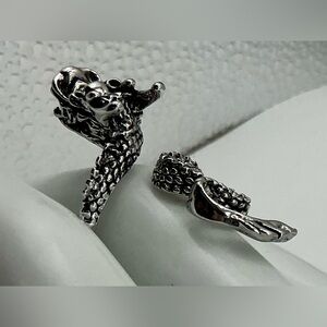 SILVER TONE DRAGON WRAP AROUND RING SIZE 7